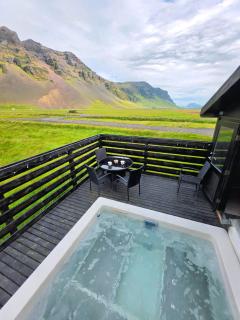 Aurora Cabin and Private Jacuzzi - 8
