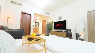 Exquisite Studio With Creek Front View Included Pool & Gym - 0