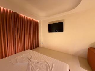 Luxuria City Center Suites - 1
