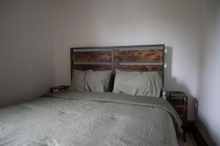 Quiet Brewers Hill 2BR Spa Shower, Workspace, Fire Pit & Yard - 1