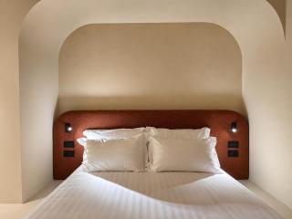 Luxuria City Center Suites - 1
