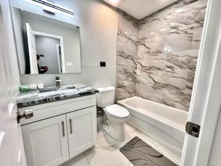 Sleeps 12, 8 Min to Downtown Tampa Renovated 3BR, Monthly Stays Welcome - 6