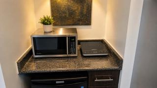 Well located apartment hotel in downtown Montreal with street parking - 4