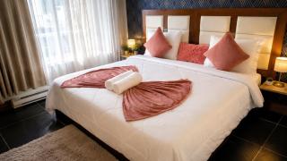 Well located apartment hotel in downtown Montreal with street parking - 8