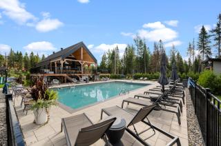 Luxury 4BR Chalet Hot Tub & Sauna Sleeps 14 - 5