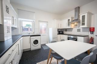 Modern two bedroom property! - 8