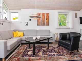 Cozy Property by Beach - 7