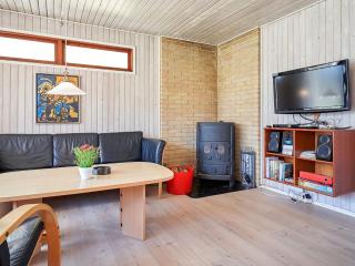 Cozy Summer House Near the Beach - 0