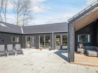 Spacious Retreat for 20 - By Traum Ferienwohnungen - 4