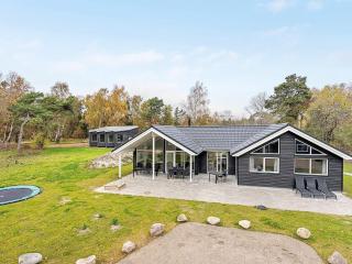 Luxury Beach Retreat in Væggerløse - 0