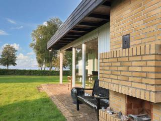 Seafront Holiday Home with Hot Tub - 8