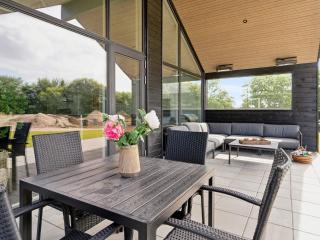 Spacious Retreat near Beach - 7