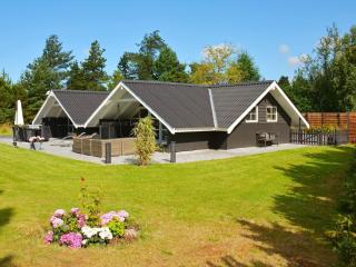 Bright Cottage with Hot Tub - 7