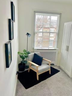 Elegant Top Floor London Apartment - 1