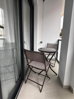 Moja Laguna-Beachside Apartment - 8