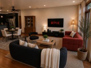 Modern Chicago 2BR Retreat Parking + Patio - 5