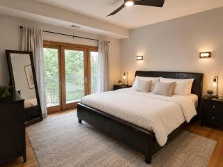 Modern Chicago 2BR Retreat Parking + Patio - 8