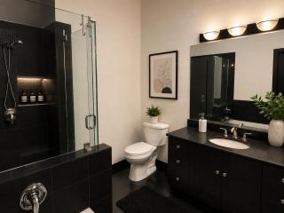 Modern Chicago 2BR Retreat Parking + Patio - 2