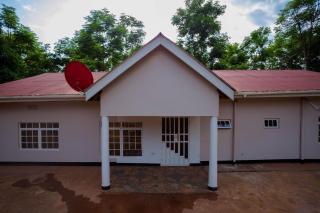 Akupu homes-Kilimanjaro view,10pax Breakfast - 8