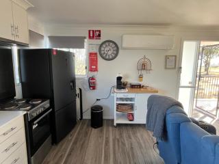 Clarendon Cottage, near Lowood , Fernvale, right on the BVRT - 7