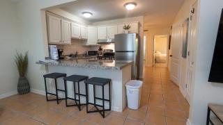 2BR Ground Floor, Sleeps 8, Pets ok - SPI apts - 8
