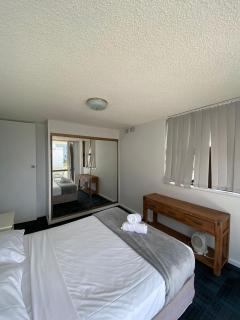 Surfers Private Apartments - 3