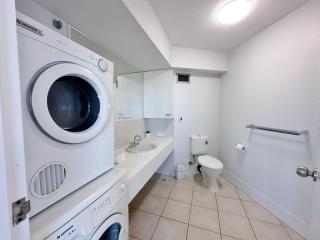 Surfers Paradise Beach Holiday Apartments - 4