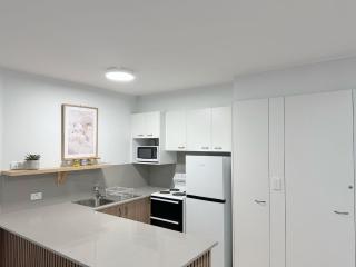 Surfers Paradise Beach Holiday Apartments - 3
