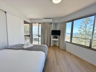 Surfers Paradise Beach Holiday Apartments - 1