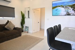 Crystal Cottage - Brand New Beach Cottage with Pool, Walk to La home - 5