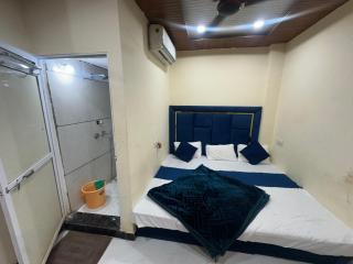 hotel rajmahal - 0