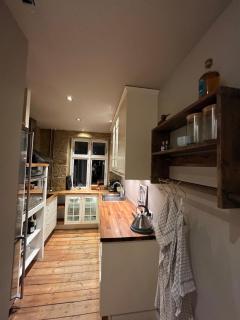 Cozy central apartment with garden & free parking - 4
