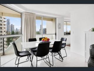 Huge 2BR Apartment with Stunning Ocean Views - 9