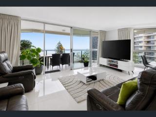 Huge 2BR Apartment with Stunning Ocean Views - 4