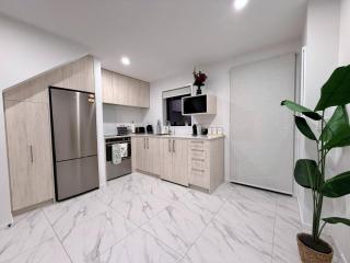 Spacious 2BR Townhouse with Yard Wilmer Street - 8