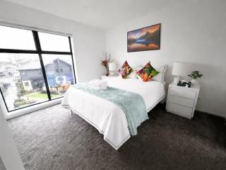 Spacious 2BR Townhouse with Yard Wilmer Street - 3