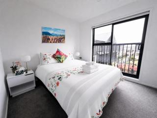 Spacious 2BR Townhouse with Yard Wilmer Street - 1