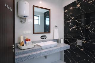 Hotel Apple Park - Delhi Airport - Free Airport Transffer - 1