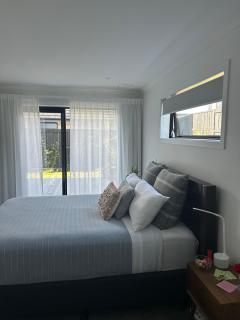 Modern ensuite master bedroom in a shared home - 6