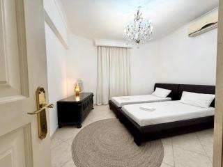 Heart of St Juliens near Paceville and Beach Spacious 3-Bedroom - 6