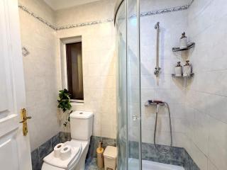 Heart of St Juliens near Paceville and Beach Spacious 3-Bedroom - 4