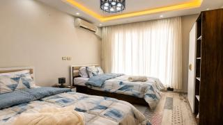 Elegant 3BR Stay - Prime Location B8 - 8