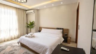 Elegant 3BR Stay - Prime Location B8 - 6