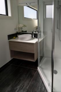 New, luxurious and a short stroll to the lake - 7