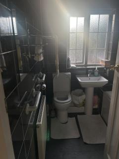 Cosy Double Room - Free Parking near Hospital - 6