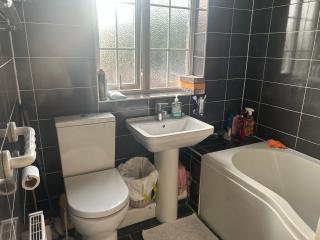 Cosy Double Room - Free Parking near Hospital - 5