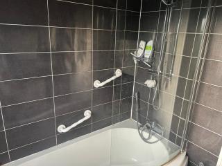 Cosy Double Room - Free Parking near Hospital - 3