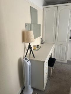 Cosy Double Room - Free Parking near Hospital - 1