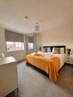 Central Staines Riverside Apartment with Free Parking - 8