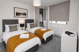 Central Staines Riverside Apartment with Free Parking - 9